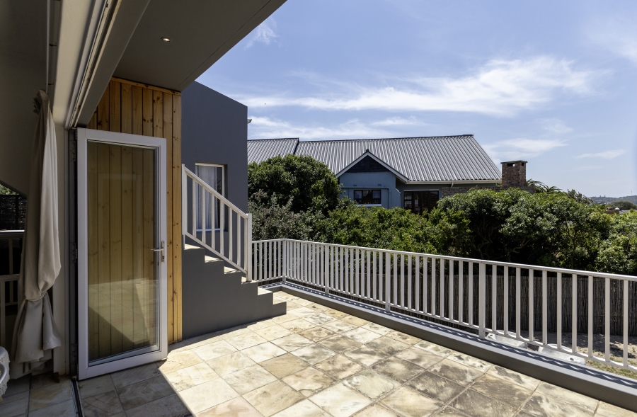 5 Bedroom Property for Sale in West Beach Eastern Cape